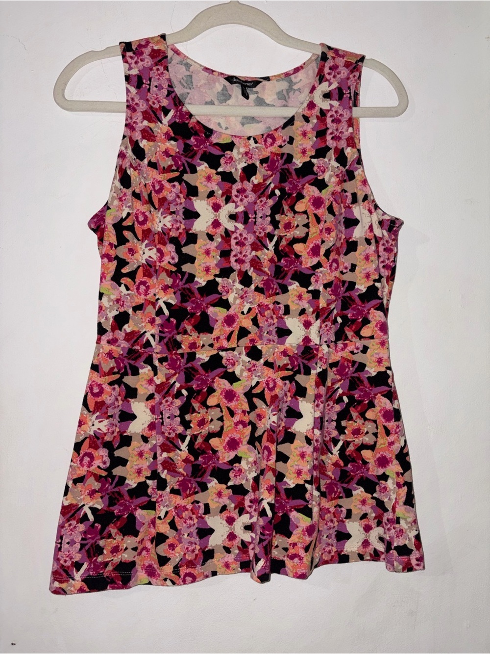 Sleeveless Floral Print Peplum Tank Top in Pink and Black
